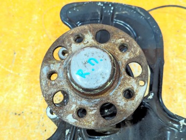 Кулак поворотный передний правый MERCEDES-BENZ C-класс W204/S204 (2006 - 2011) — Разборка Мерседес