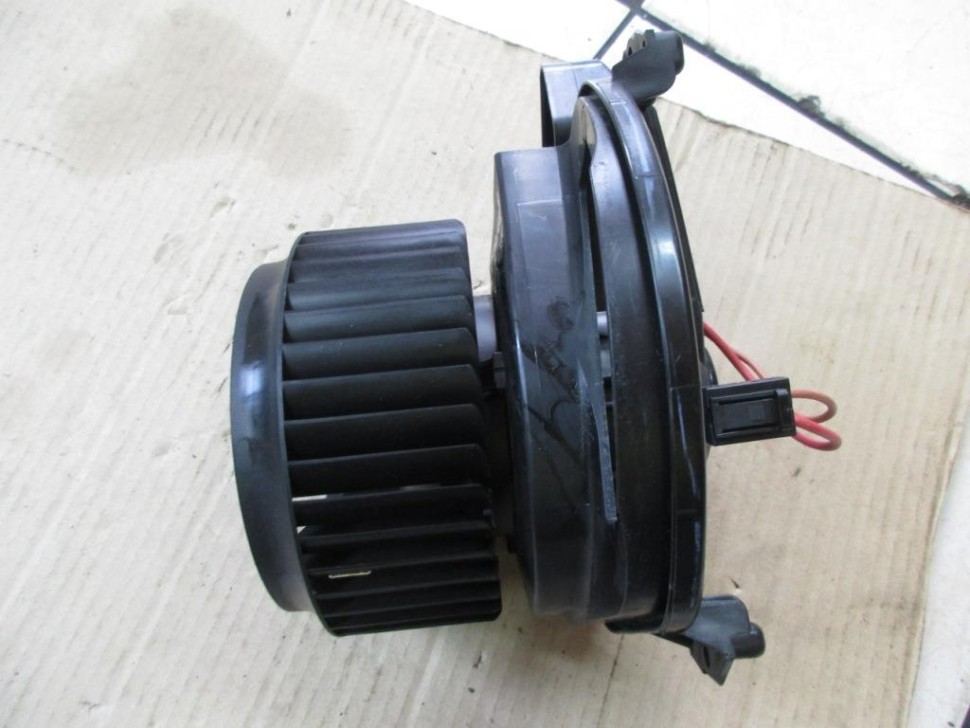 Моторчик печки MERCEDES-BENZ CLA-класс C117/X117 рестайлинг (2016 - 2019) фото 1 — Разборка Мерседес