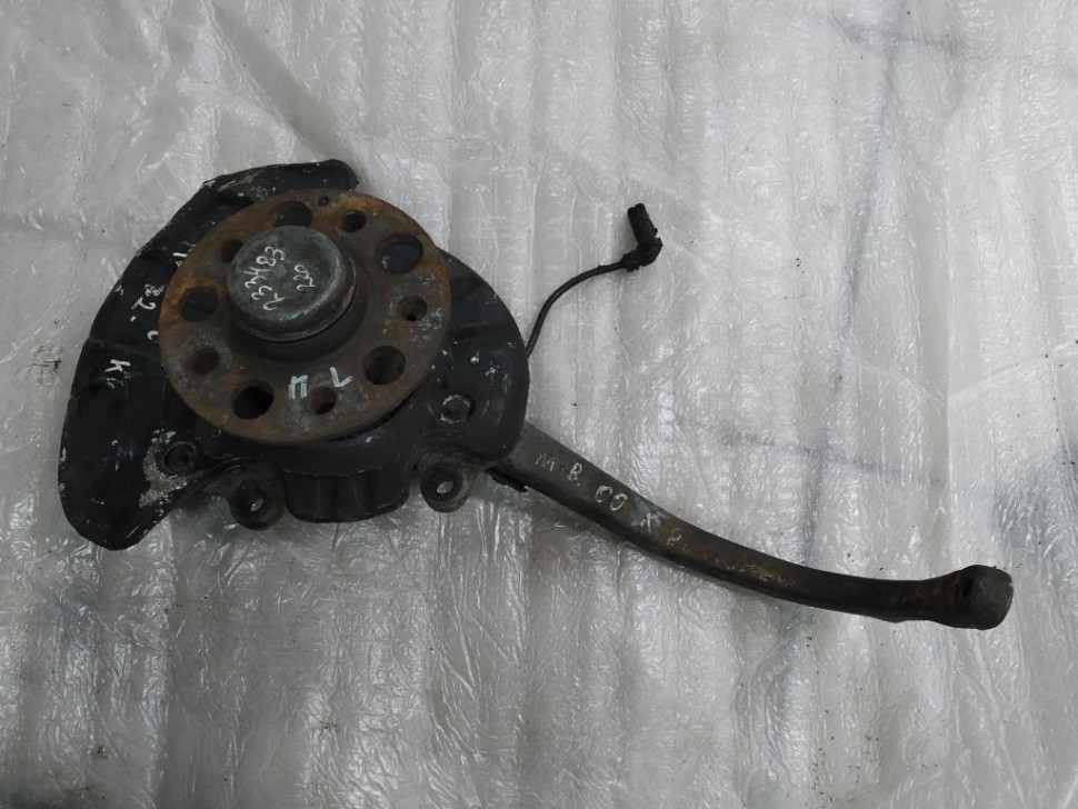 Кулак поворотный передний левый MERCEDES-BENZ S-класс W220 (1998 - 2005) фото 1 — Разборка Мерседес