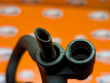 Трубка вентиляции картерных газов MERCEDES-BENZ M-класс W164 (2005 - 2008) — Разборка Мерседес