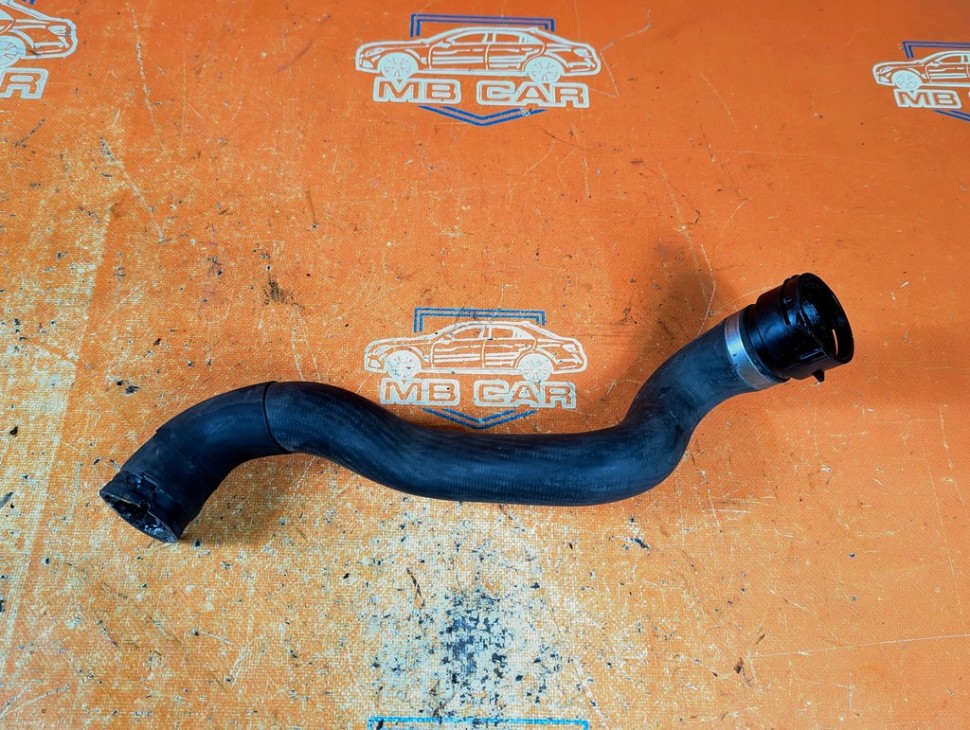 Патрубок радиатора MERCEDES-BENZ S-класс W220 рестайлинг (2002 - 2005) фото 1 &mdash; Разборка Мерседес