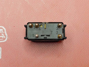 Кнопка стеклоподъемников MERCEDES-BENZ W124 W124/S124/C124/A124 (1984 - 1993) — Разборка Мерседес