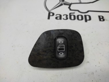 Кнопка стеклоподъемников MERCEDES-BENZ E-класс W210/S210 (1995 - 1999) — Разборка Мерседес