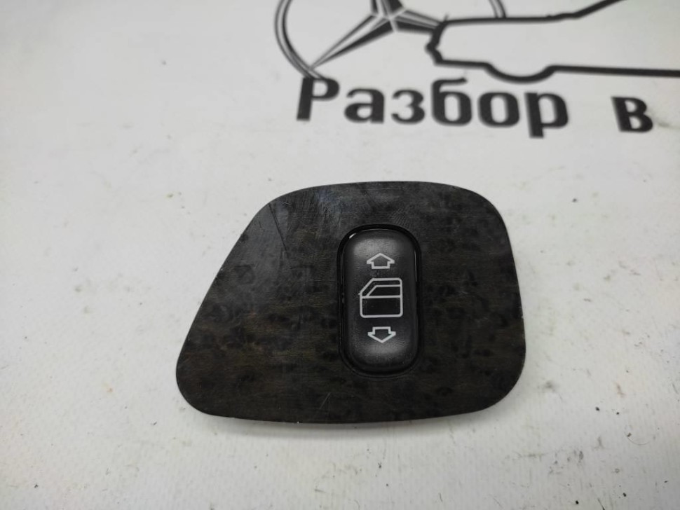 Кнопка стеклоподъемников MERCEDES-BENZ E-класс W210/S210 (1995 - 1999) фото 1 — Разборка Мерседес