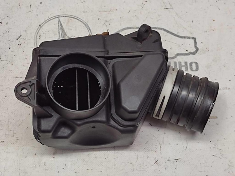 Резонатор воздушного фильтра MERCEDES-BENZ C-класс W203/S203/CL203 (2000 - 2004) фото 1 — Разборка Мерседес