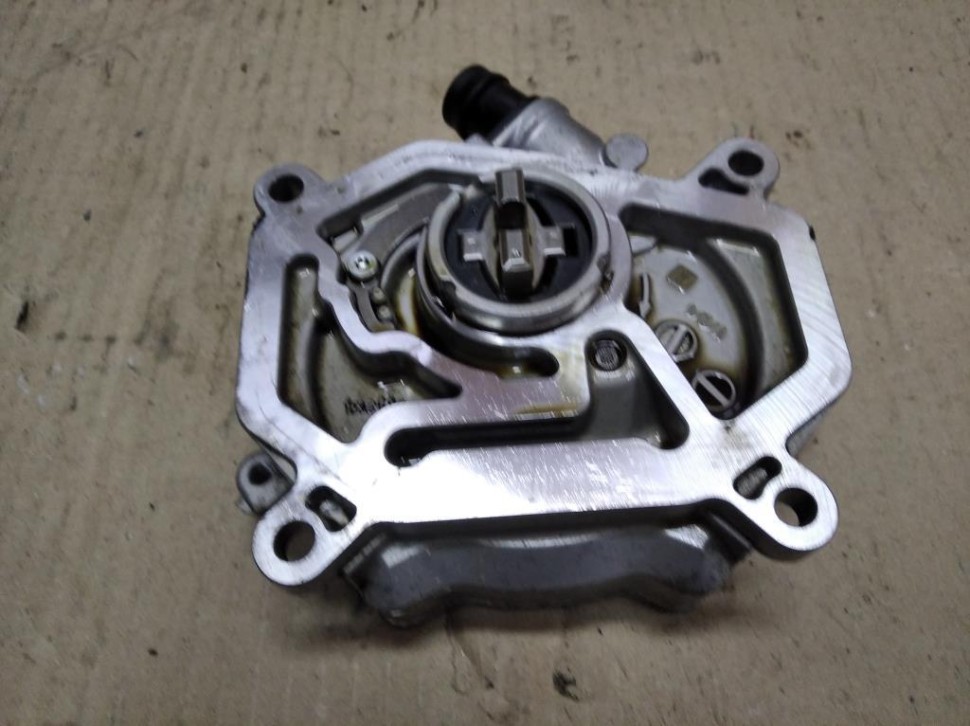 Насос вакуумный MERCEDES-BENZ GLA-класс X156 рестайлинг (2017 - 2020) фото 1 — Разборка Мерседес