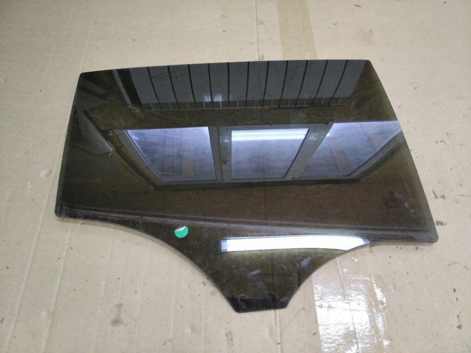 Стекло заднее правое MERCEDES-BENZ GLA-класс X156 рестайлинг (2017 - 2020) фото 1 — Разборка Мерседес