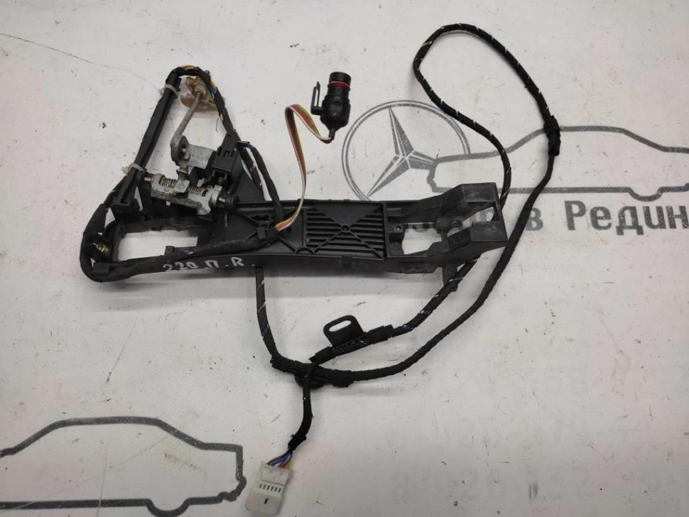 Ответная часть замка двери MERCEDES-BENZ S-класс W220 рестайлинг (2002 - 2005) фото 1 — Разборка Мерседес