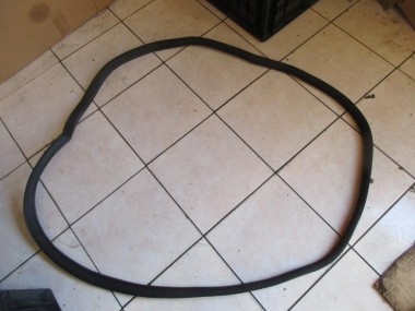 Уплотнитель дверного проема ( на кузове ) MERCEDES-BENZ GLE-класс W166 (2015 - 2018) — Разборка Мерседес