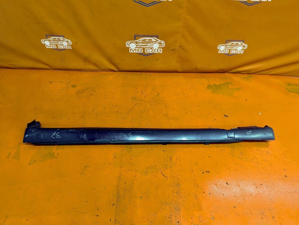 Порог пластиковый левый MERCEDES-BENZ S-класс W220 (1998 - 2005) фото 1 — Разборка Мерседес