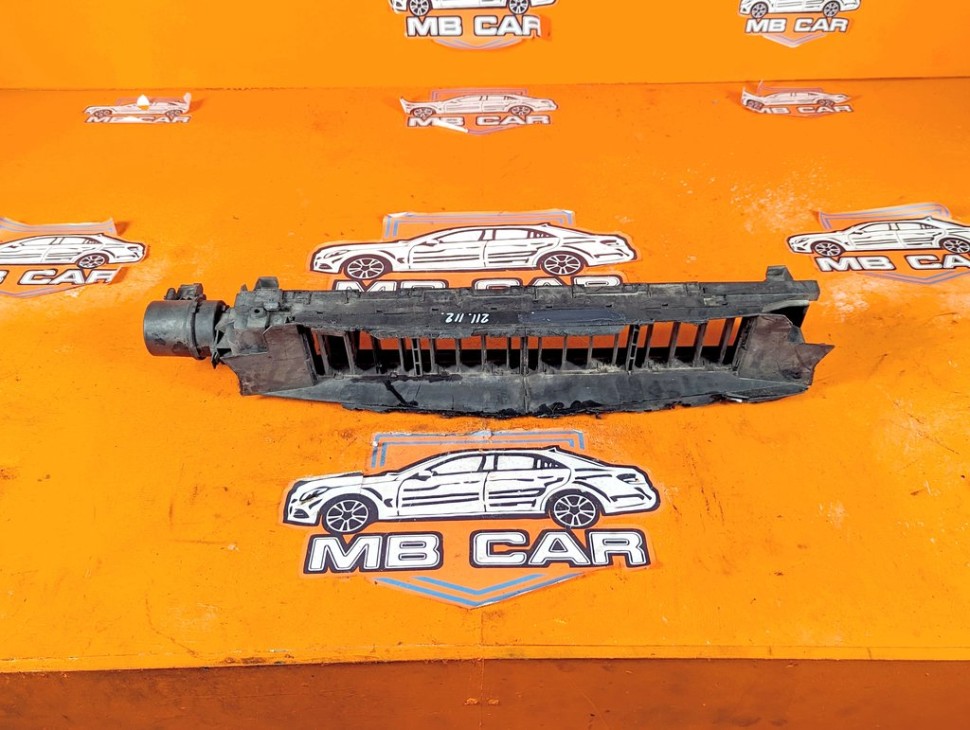 Воздухозаборник MERCEDES-BENZ E-класс W211/S211 (2002 - 2006) фото 1 &mdash; Разборка Мерседес