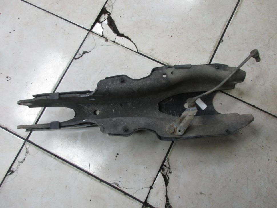 Рычаг задней стойки (лодка) MERCEDES-BENZ S-класс W220 (1998 - 2005) фото 1 — Разборка Мерседес