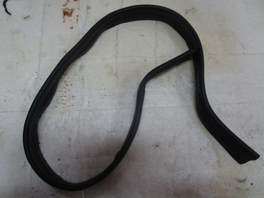 Уплотнитель капота MERCEDES-BENZ E-класс W212/S212/C207/A207 (2009 - 2013) — Разборка Мерседес