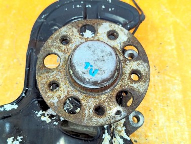 Кулак поворотный передний левый MERCEDES-BENZ C-класс W204/S204 (2006 - 2011) — Разборка Мерседес