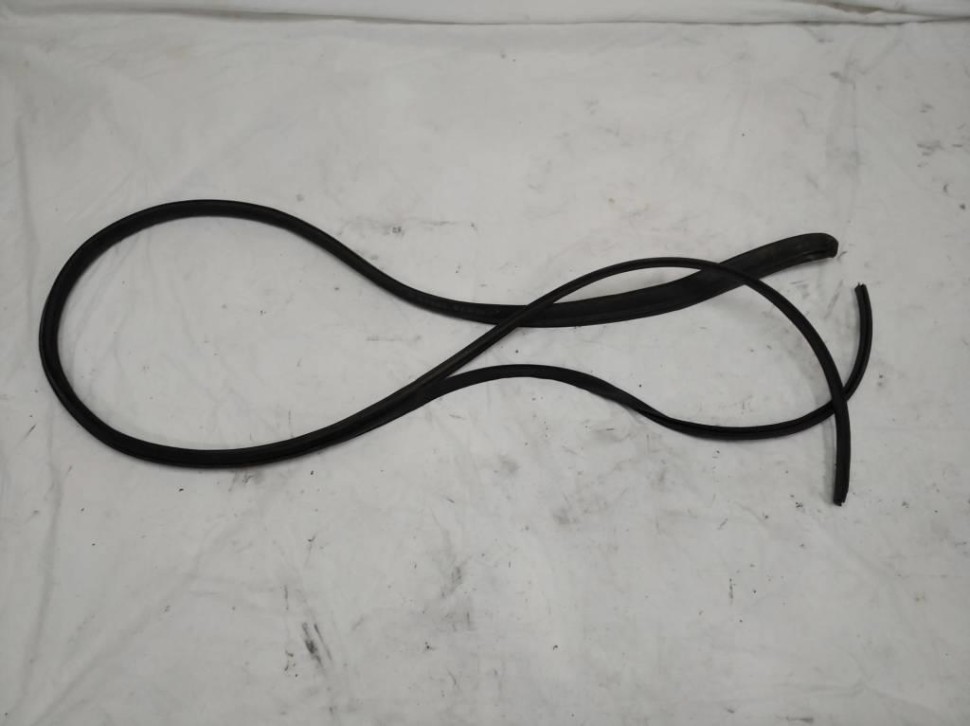 Уплотнитель крыши MERCEDES-BENZ S-класс W220 (1998 - 2005) фото 1 — Разборка Мерседес