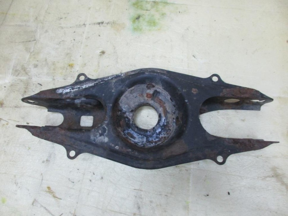 Рычаг задней стойки (лодка) MERCEDES-BENZ C-класс W204/S204 (2006 - 2011) фото 1 — Разборка Мерседес