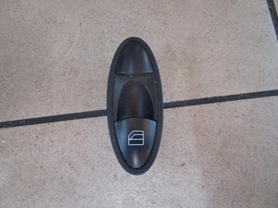 Кнопка стеклоподъемников MERCEDES-BENZ E-класс W211/S211 (2002 - 2006) фото 1 — Разборка Мерседес