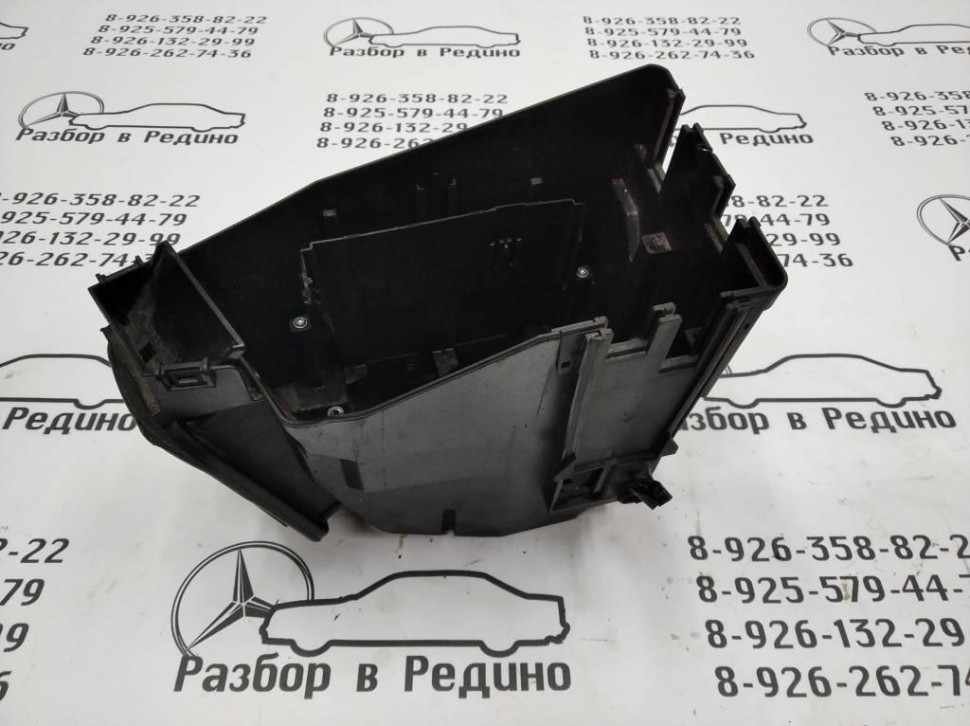 Корпус блока предохранителей MERCEDES-BENZ C-класс W203/S203/CL203 (2000 - 2004) фото 1 — Разборка Мерседес