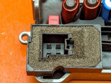 Реле моторчика печки MERCEDES-BENZ E-класс W211/S211 (2002 - 2006) — Разборка Мерседес