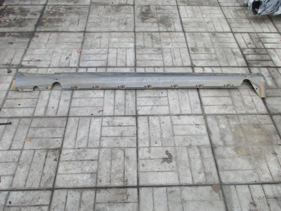 Порог пластиковый левый MERCEDES-BENZ W124 W124/S124/C124/A124 (1984 - 1993) фото 1 — Разборка Мерседес