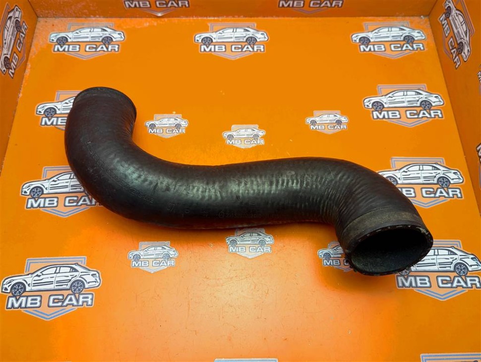 Патрубок интеркулера MERCEDES-BENZ E-класс W210/S210 (1995 - 1999) фото 1 — Разборка Мерседес