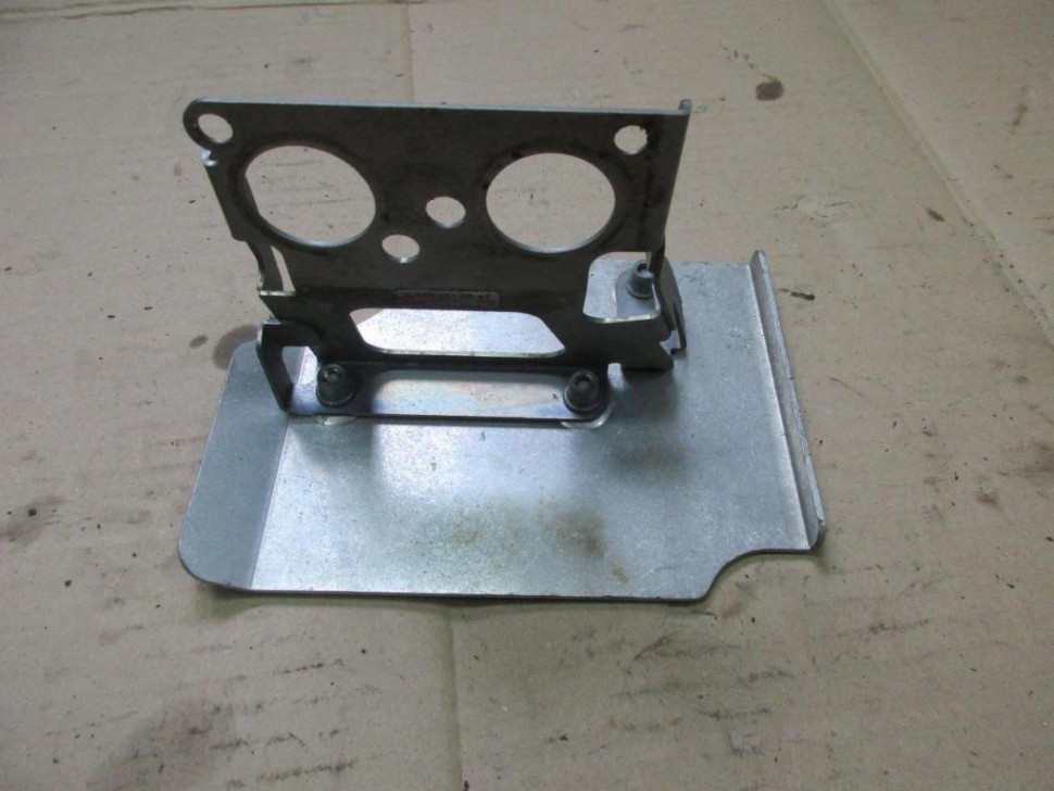 Защитный экран MERCEDES-BENZ C-класс AMG W204/S204/С204 рестайлинг (2011 - 2015) фото 1 — Разборка Мерседес