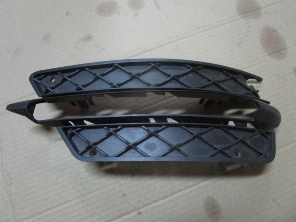 Решетка в бампер MERCEDES-BENZ C-класс W204/S204 (2006 - 2011) фото 1 — Разборка Мерседес