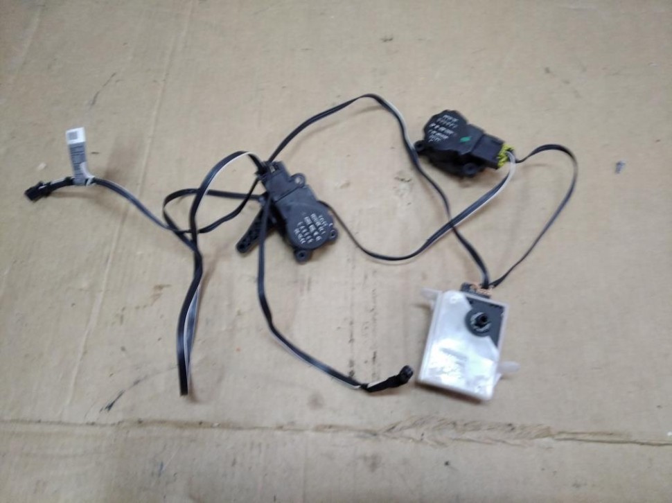 Сервоприводы печки MERCEDES-BENZ SLK-класс R171 (2004 - 2008) фото 1 — Разборка Мерседес