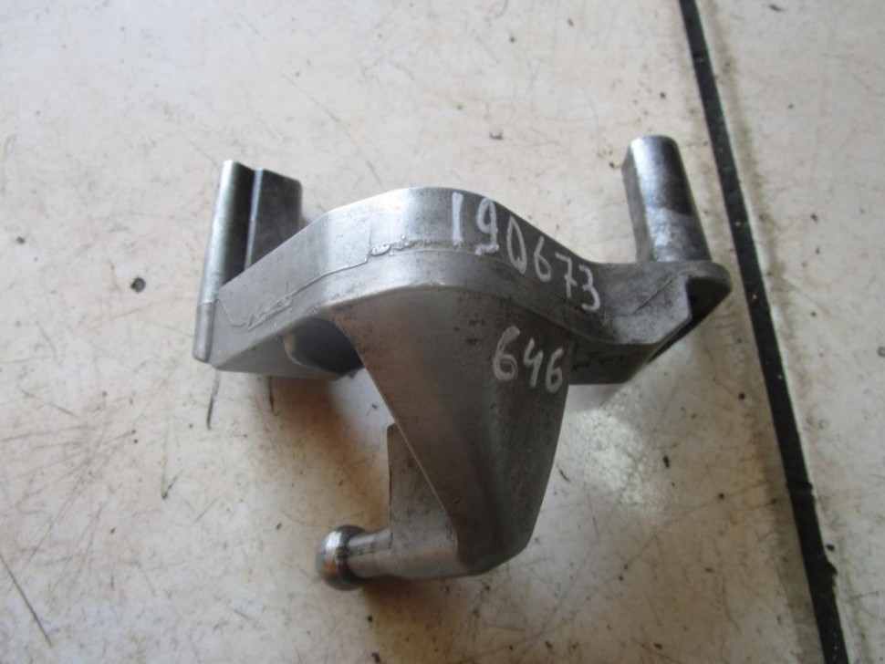 Кронштейн MERCEDES-BENZ C-класс W204/S204 (2006 - 2011) фото 1 — Разборка Мерседес