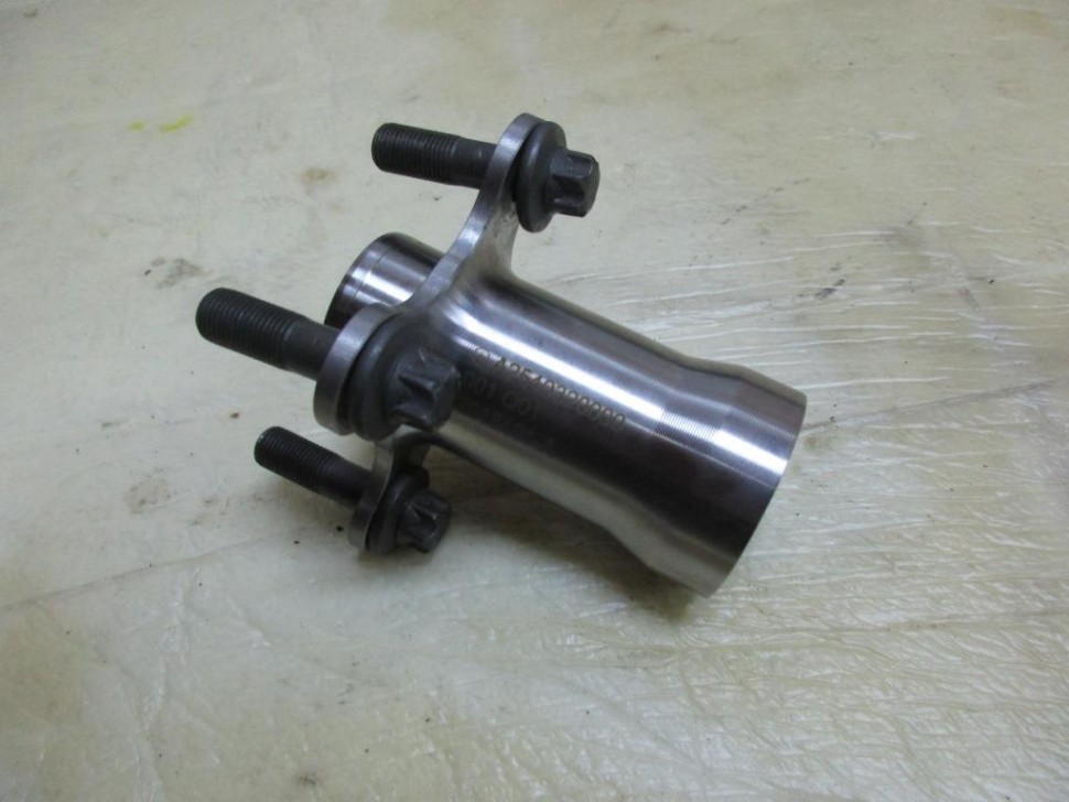 Фланец MERCEDES-BENZ CLS-класс C257 (2017 - 2021) фото 1 — Разборка Мерседес