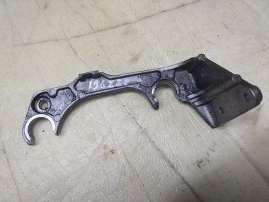 Кронштейн корпуса воздушного фильтра MERCEDES-BENZ E-класс W212/S212/C207/A207 (2009 - 2013) — Разборка Мерседес