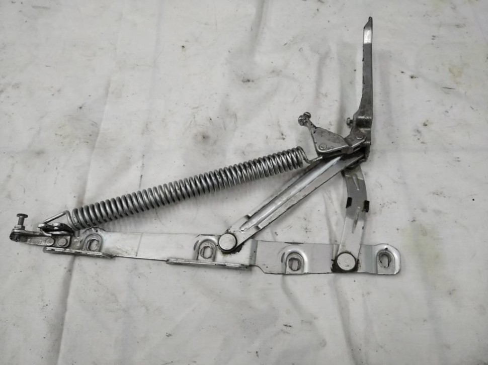 Петля крышки багажника MERCEDES-BENZ S-класс W220 (1998 - 2005) фото 1 — Разборка Мерседес