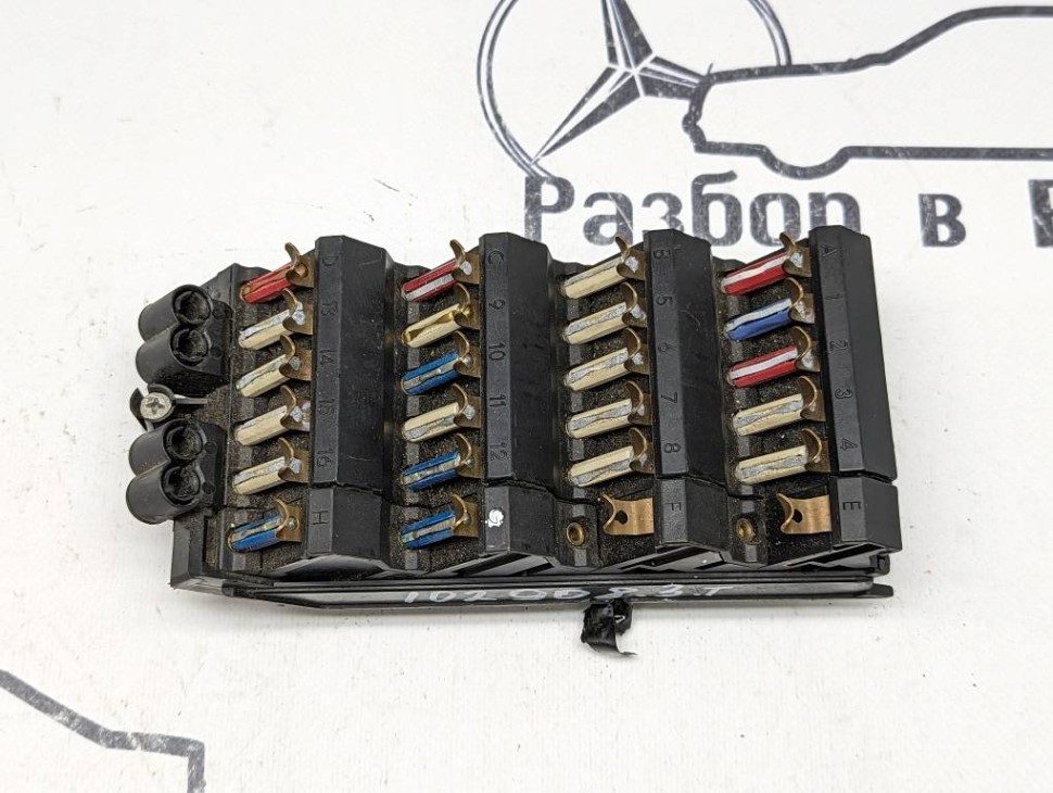 Блок предохранителей MERCEDES-BENZ W124 W124/S124/C124/A124 (1984 - 1993) фото 1 — Разборка Мерседес