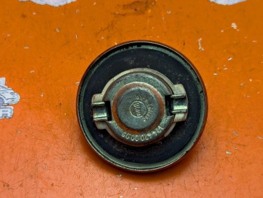 Крышка топливного бака MERCEDES-BENZ E-класс W124/S124/C124/A124 (1984 - 1997) — Разборка Мерседес