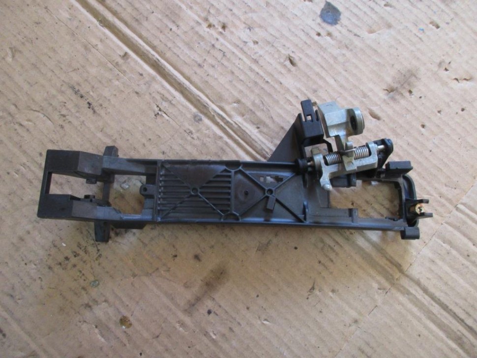 Ответная часть замка двери MERCEDES-BENZ S-класс W220 рестайлинг (2002 - 2005) фото 1 — Разборка Мерседес