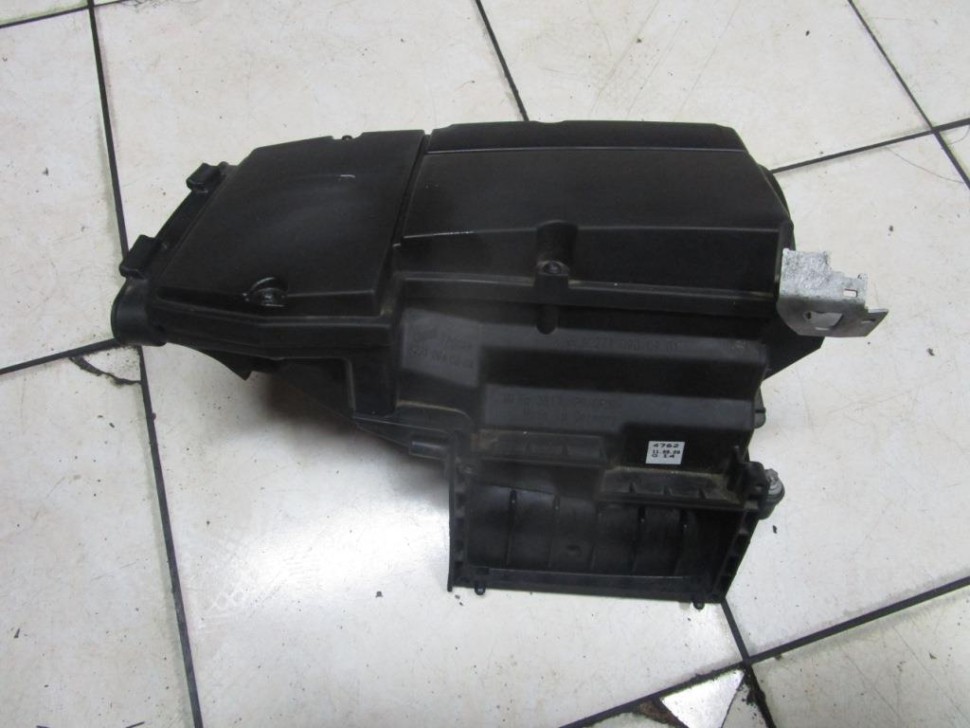 Корпус воздушного фильтра MERCEDES-BENZ C-класс W204/S204 (2006 - 2011) фото 1 — Разборка Мерседес