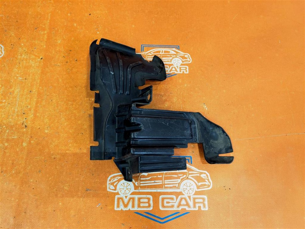 Дефлектор радиатора MERCEDES-BENZ X-класс I (2017 - 2020) фото 1 — Разборка Мерседес