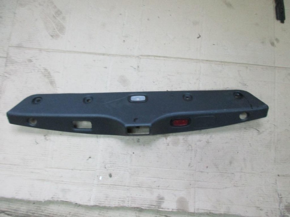 Накладка крышки багажника MERCEDES-BENZ E-класс W213/S213/C238/A238 (2016 - 2021) фото 1 — Разборка Мерседес