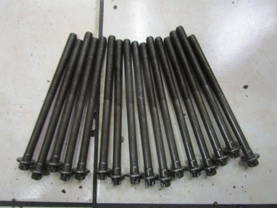 Болт ГБЦ MERCEDES-BENZ C-класс W205/S205/C205/A205 (2014 - 2018) фото 1 &mdash; Разборка Мерседес