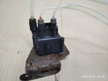 Блок клапанов пневмоподвески MERCEDES-BENZ E-класс W212/S212/C207/A207 рестайлинг (2013 - 2016) — Разборка Мерседес