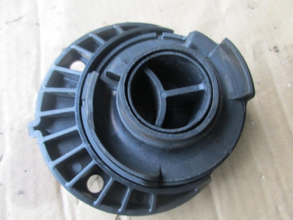 Опора задней пружины MERCEDES-BENZ C-класс W205/S205/C205/A205 (2014 - 2018) фото 1 — Разборка Мерседес