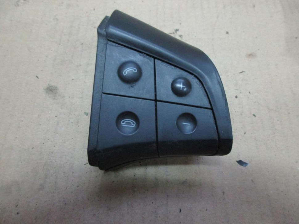 Кнопка на руле MERCEDES-BENZ B-class w245 фото 1 — Разборка Мерседес