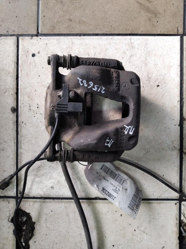 Суппорт передний правый MERCEDES-BENZ CLA-класс C117/X117 (2013 - 2016) фото 1 — Разборка Мерседес