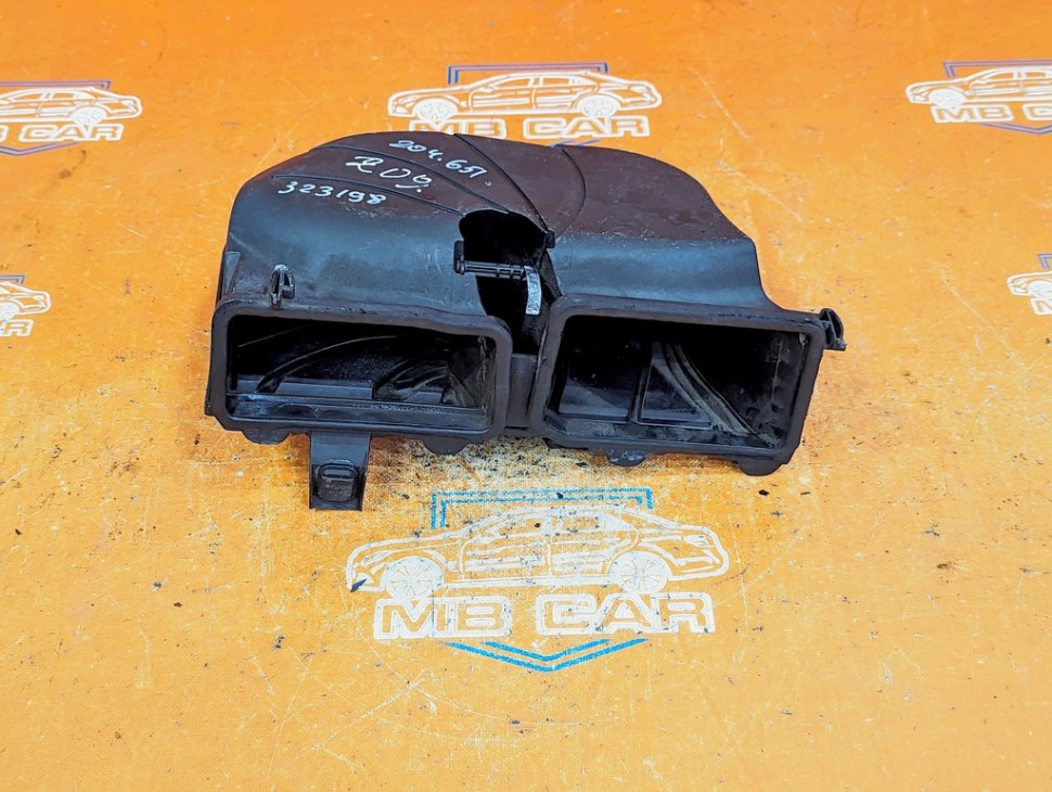 Воздухозаборник MERCEDES-BENZ C-класс W204/S204/С204 рестайлинг (2011 - 2015) фото 1 — Разборка Мерседес