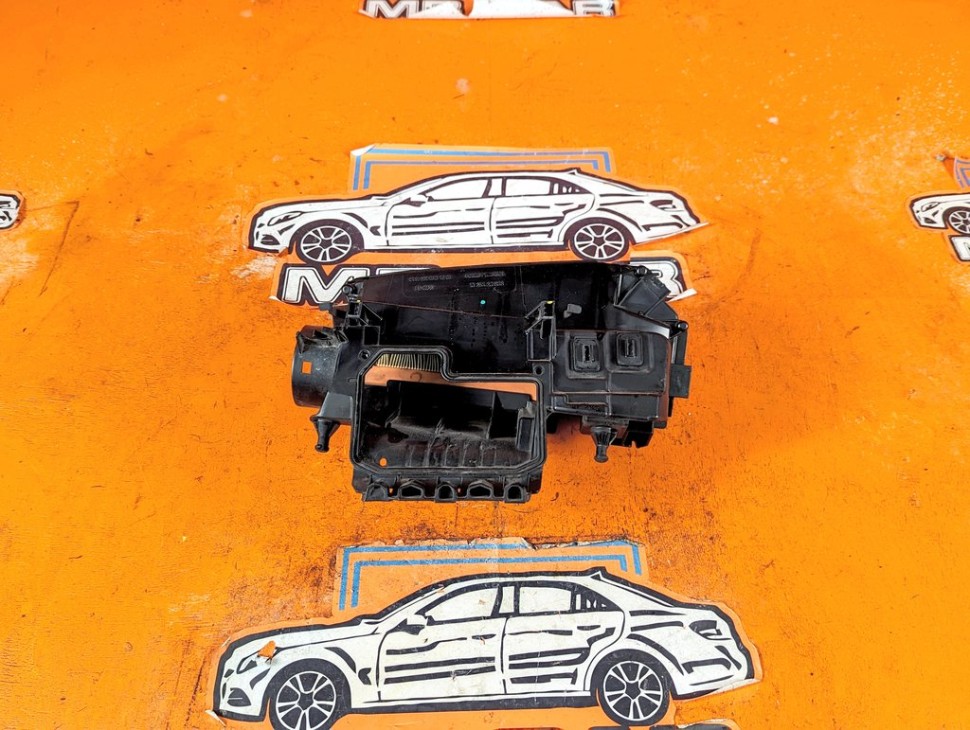Корпус воздушного фильтра MERCEDES-BENZ C-класс W204/S204 (2006 - 2011) фото 1 &mdash; Разборка Мерседес