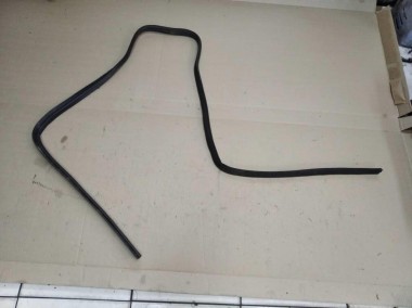 Уплотнитель капота MERCEDES-BENZ E-класс W211/S211 (2002 - 2006) — Разборка Мерседес