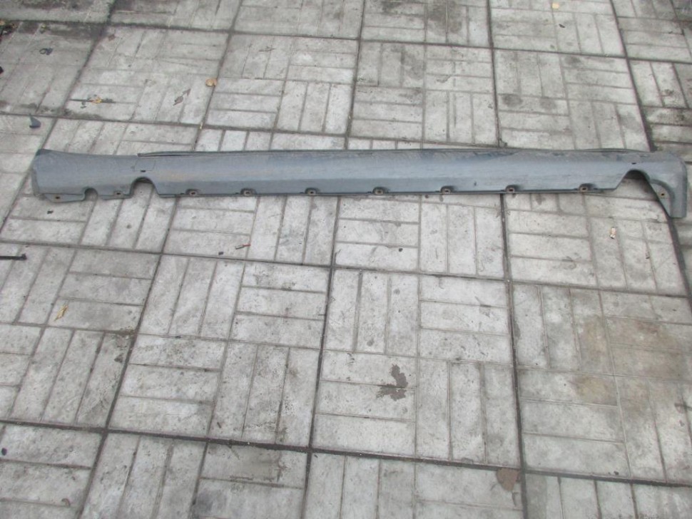 Порог пластиковый левый MERCEDES-BENZ W124 W124/S124/C124/A124 (1984 - 1993) фото 1 — Разборка Мерседес