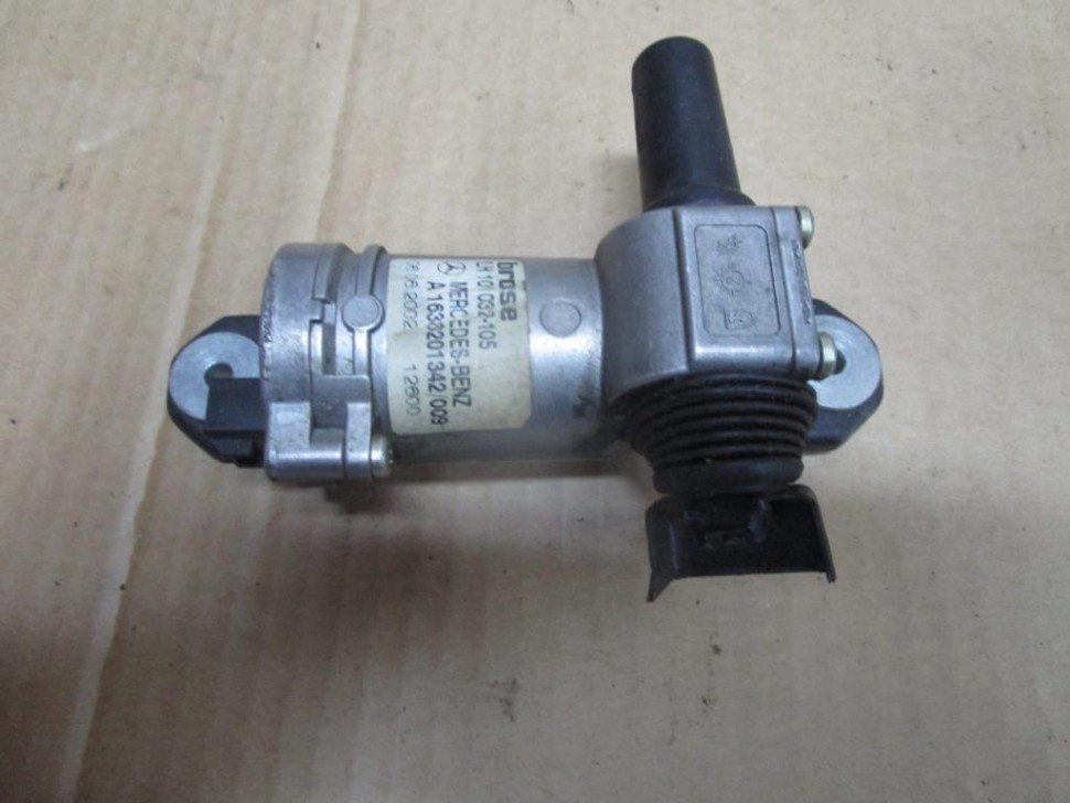 Моторчик задней форточки MERCEDES-BENZ M-класс W163 (1997 - 2001) фото 1 — Разборка Мерседес