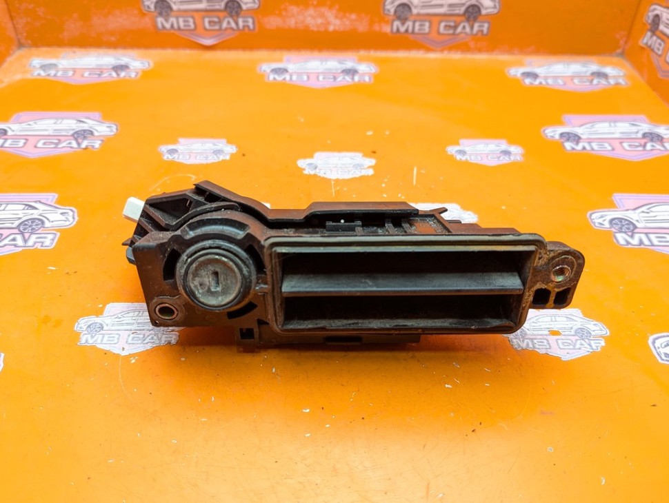 Ручка открытия багажника MERCEDES-BENZ C-класс W203/S203/CL203 (2000 - 2004) фото 1 &mdash; Разборка Мерседес