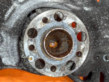 Кулак поворотный передний правый MERCEDES-BENZ C-класс AMG W205/S205/C205/A205 (2014 - 2018) — Разборка Мерседес